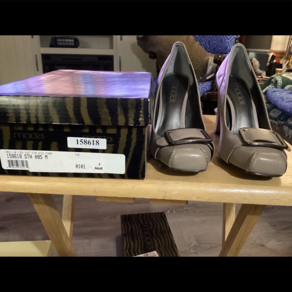 Moda Spana High Heel Square Toe Pumps